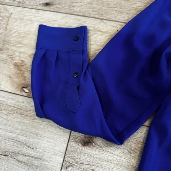 Candie's royal blue long sleeved blouse, back lace detailing, button sleeves, M. - Picture 5 of 13